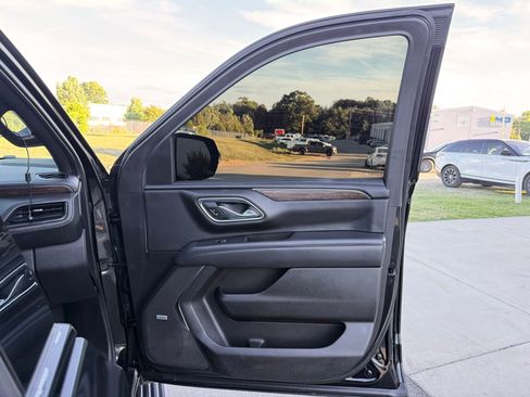 Used 2022 Chevrolet Suburban High Country AWD/4WD image 25