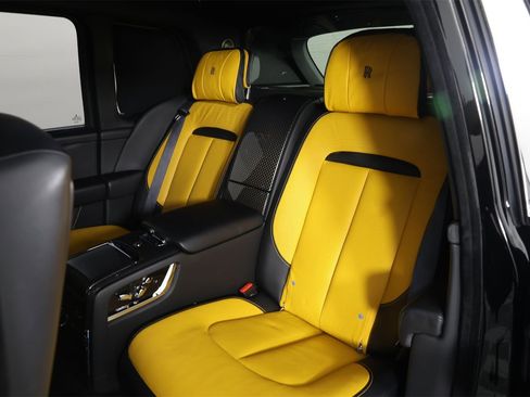 Certified 2023 Rolls-Royce Cullinan Black Badge w/ Driver's Package image 36