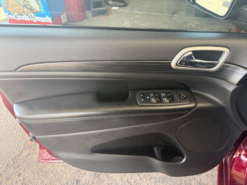 Used 2020 Jeep Grand Cherokee Altitude RWD image 22