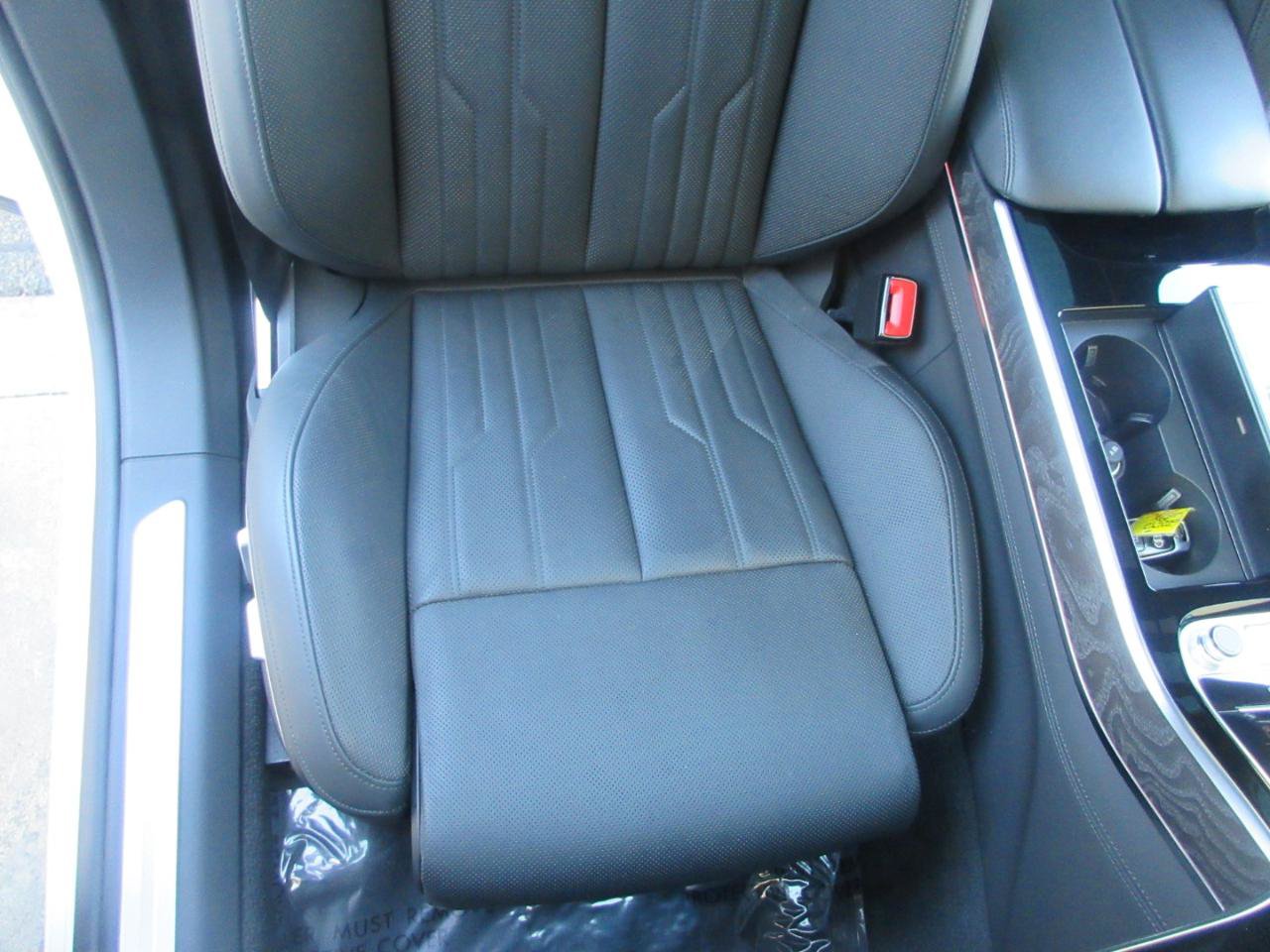 Used 2025 Audi A8 L 3.0T w/ EXECUTIVE PACKAGE w/ Executive Package AWD/4WD image 27