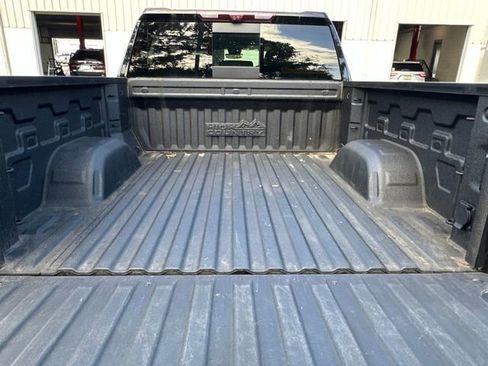 Used 2023 Chevrolet Silverado 1500 High Country w/ Technology Package AWD/4WD image 5