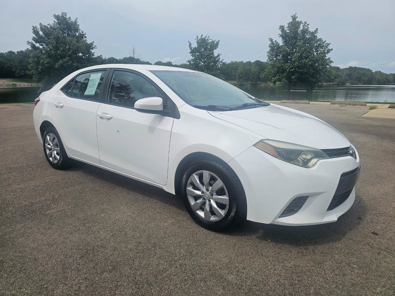 Used 2015 Toyota Corolla LE FWD image 2