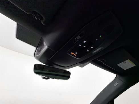 Used 2026 Porsche Macan Electric RWD image 25