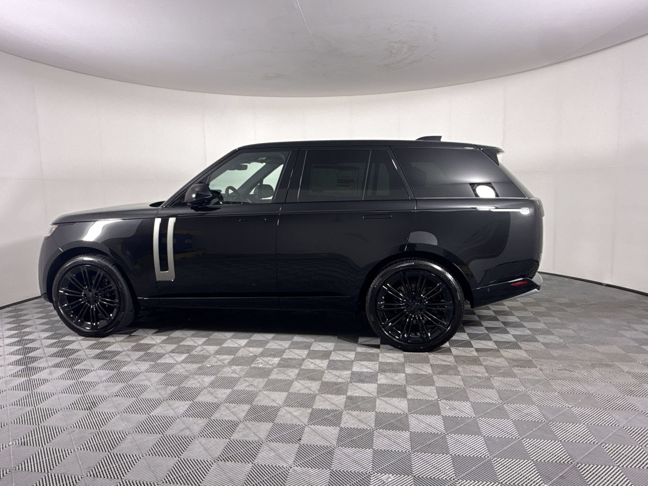 New 2026 Land Rover Range Rover SE AWD/4WD image 2