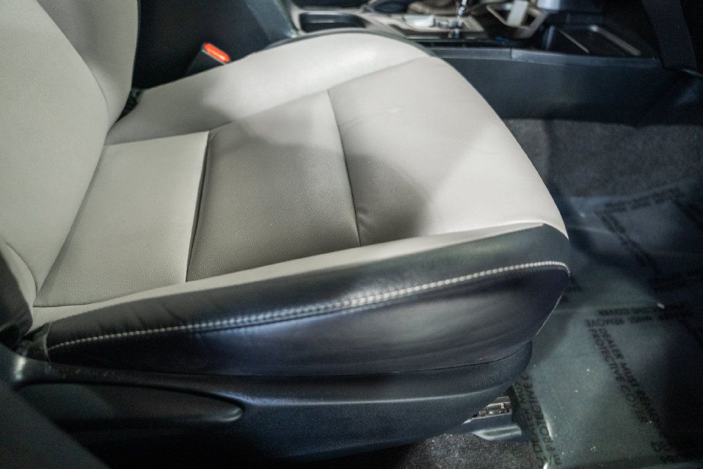 Used 2018 Toyota RAV4 Limited AWD/4WD image 28