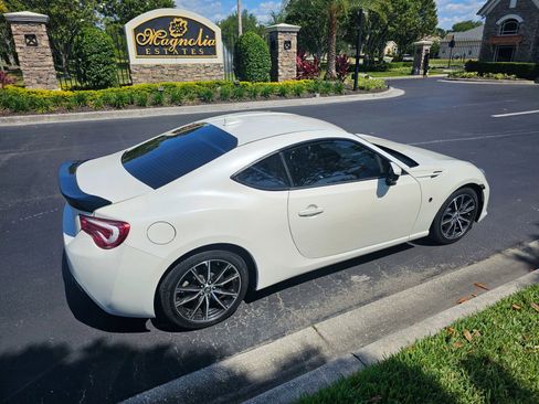 Used 2017 Toyota 86 image 4