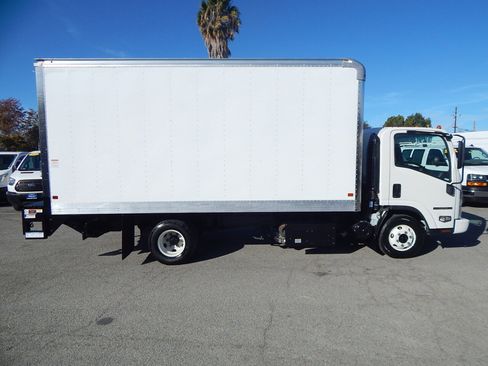 Used 2023 Isuzu NPR image 9