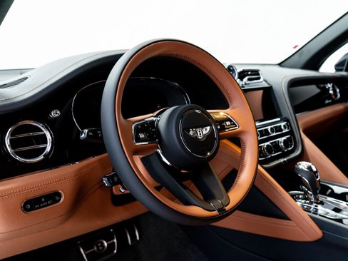 New 2025 Bentley Bentayga Extended Wheelbase image 14