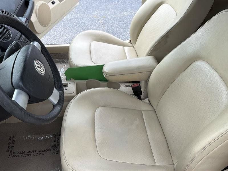 Used 2006 Volkswagen Beetle Convertible w/ Package 1 FWD image 12