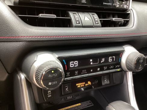 Used 2021 Toyota RAV4 XSE w/ Weather Package AWD/4WD image 17