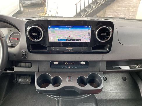 Used 2022 Mercedes-Benz Sprinter 4500 image 16