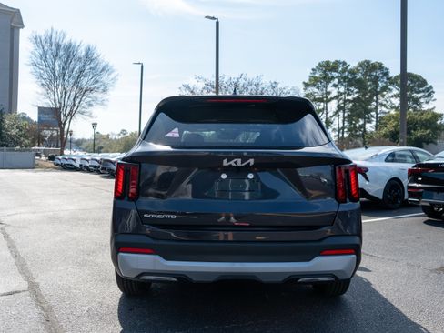 New 2025 Kia Sorento LX image 7