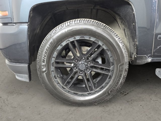 Used 2018 Chevrolet Silverado 1500 LT w/ All Star Edition AWD/4WD image 9