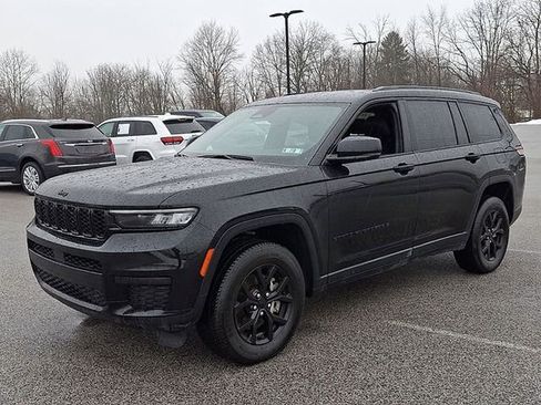 Used 2024 Jeep Grand Cherokee L Laredo image 3