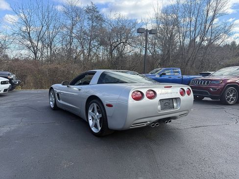 Used 2004 Chevrolet Corvette Coupe image 5