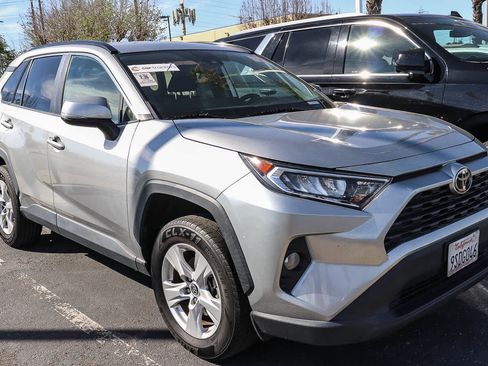 Used 2020 Toyota RAV4 XLE image 5