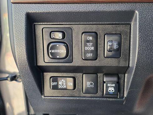 Used 2019 Toyota Tundra Limited w/ Limited Premium Package RWD image 52