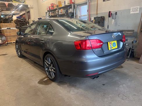 Used 2012 Volkswagen Jetta TDI FWD image 4