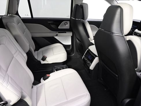 Used 2025 Lincoln Aviator Reserve w/ Equipment Group 201A image 18