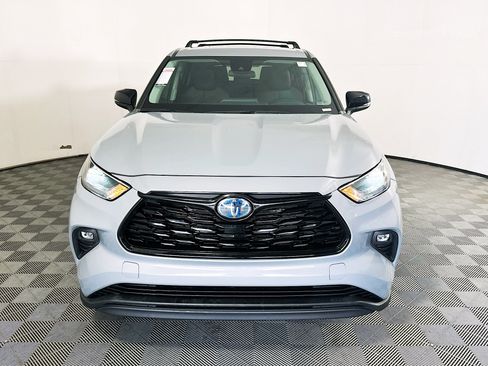 Used 2024 Toyota Highlander LE FWD image 8