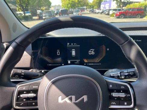 Used 2026 Kia Carnival FWD image 30