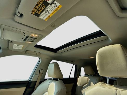 Used 2022 Toyota Highlander XLE FWD image 14