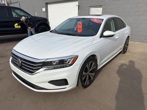 Used 2021 Volkswagen Passat 2.0T SE image 4