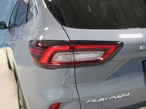 Used 2025 Ford Escape Platinum w/ Premium Technology Package image 39