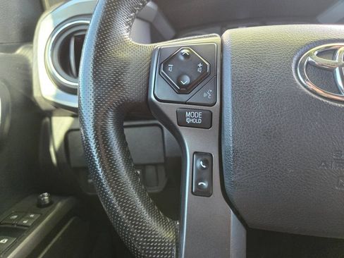 Used 2020 Toyota Tacoma TRD Sport AWD/4WD image 17