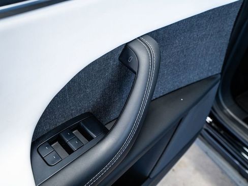 Used 2022 Tesla Model X Plaid image 30