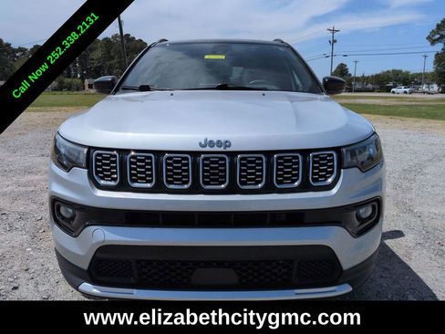 Used 2025 Jeep Compass Limited AWD/4WD image 9