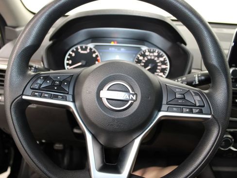 Used 2024 Nissan Altima 2.5 SV FWD image 33