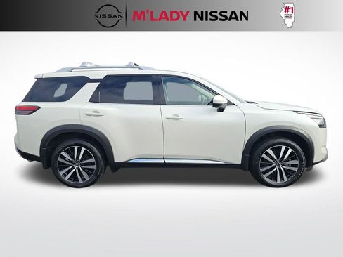 Used 2024 Nissan Pathfinder Platinum w/ Cargo Package image 5