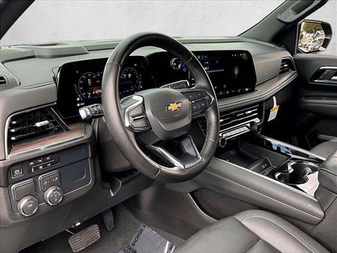 Used 2025 Chevrolet Suburban LT w/ Comfort Package RWD image 14