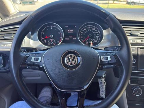 Used 2018 Volkswagen Golf SportWagen FWD image 31