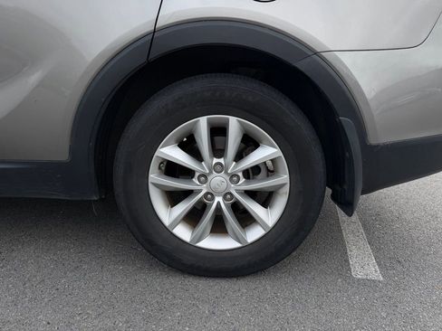 Used 2017 Kia Sorento LX w/ LX Convenience Package image 30