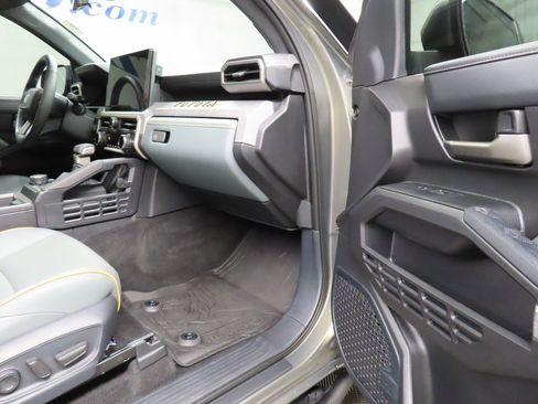 Used 2024 Toyota Tacoma Trailhunter Crew Cab image 28