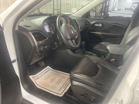 Used 2021 Jeep Cherokee Latitude Lux w/ Comfort/Convenience Group AWD/4WD image 7