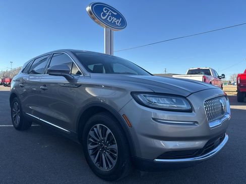 Used 2021 Lincoln Nautilus FWD w/ Equipment Group 101A image 3