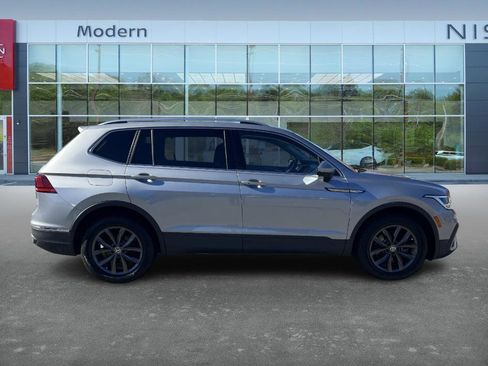 Used 2022 Volkswagen Tiguan SE w/ Panoramic Sunroof Package image 4