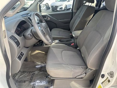 Used 2016 Nissan Frontier SV image 15