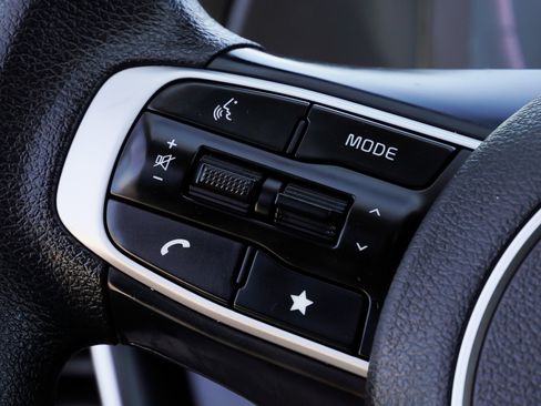 Used 2025 Kia Sportage LX image 31