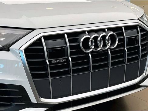 Used 2023 Audi Q7 Premium Plus w/ Premium Plus Package image 32