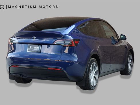 Used 2024 Tesla Model Y Long Range AWD/4WD image 9