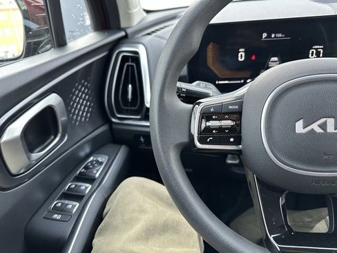 Certified 2024 Kia Sorento LX image 35