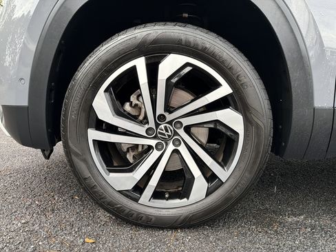 Used 2020 Volkswagen Atlas Cross Sport SEL Premium image 11