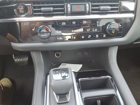 Used 2025 Nissan Pathfinder SV w/ SV Premium Package FWD image 22