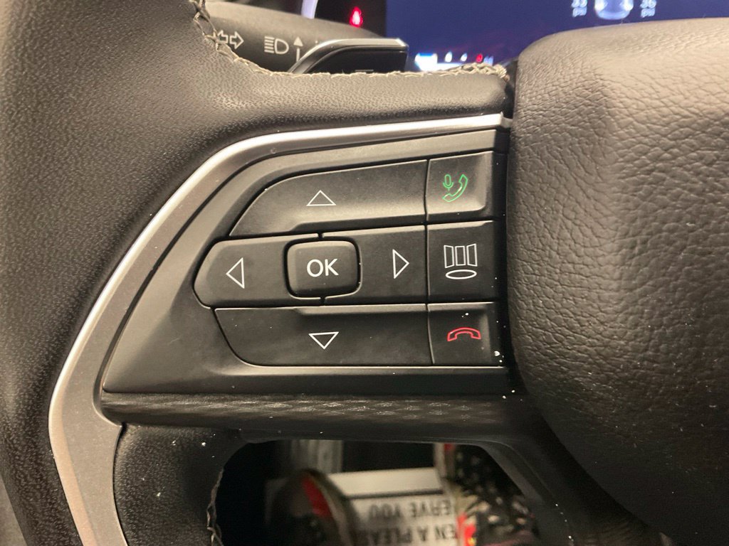 Used 2024 Jeep Grand Cherokee Altitude AWD/4WD image 15