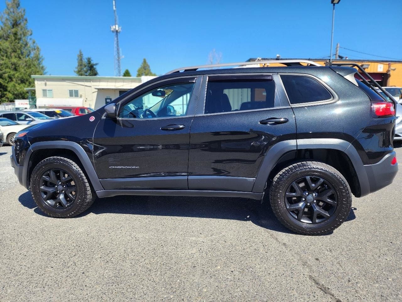 Used 2016 Jeep Cherokee Trailhawk w/ Leather Interior Group AWD/4WD image 9