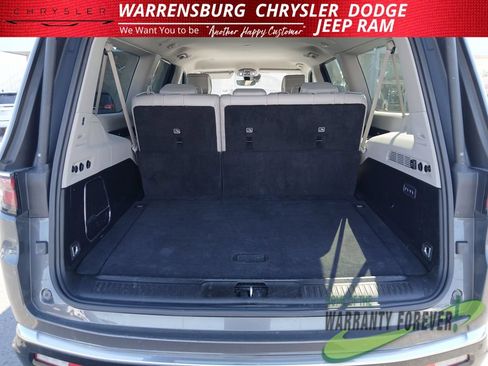 Used 2024 Jeep Wagoneer L Series II w/ Flexible Seating Group AWD/4WD image 33